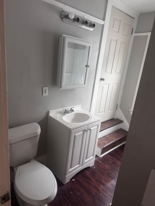 Building Photo - 665 E 131st St