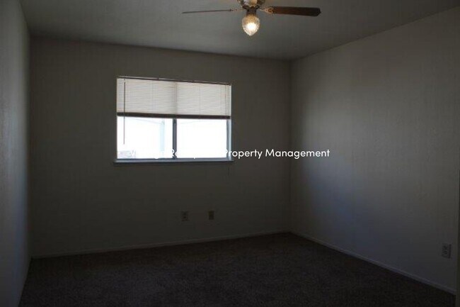 Building Photo - Back On The Rental Market Nice Single Story 3 Bedroom Home!!!