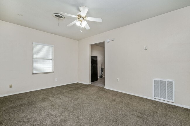 Building Photo - 819 N Apache St