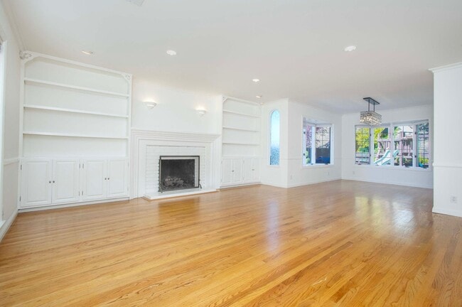 Building Photo - 263 Knight Dr