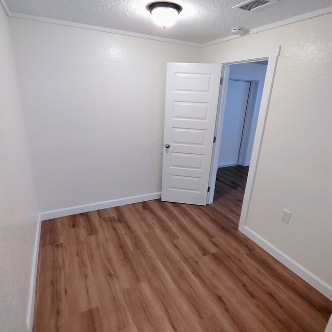 Building Photo - 2230 Grove St S