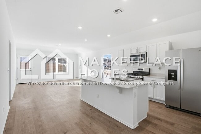 Building Photo - 800 NE 102nd Ter