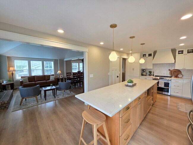 Building Photo - 4002 S Olson Pl