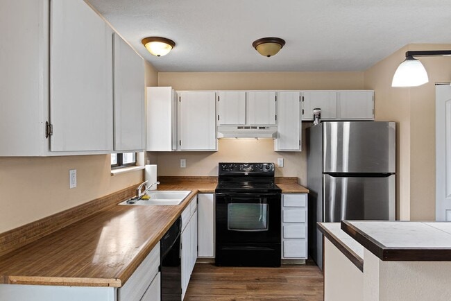 Building Photo - Spacious 2 Bedroom, 1.5 Bath Townhome in Greeley!