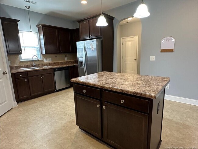 Building Photo - 2149 Heathcote Dr