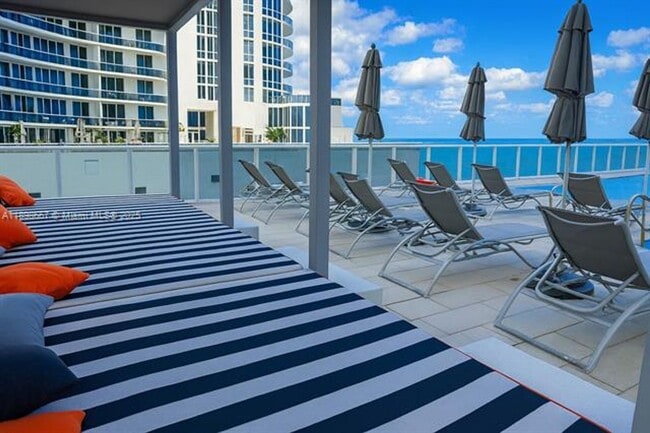 Building Photo - 15901 Collins Ave