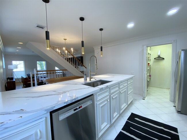 Building Photo - 2506 Van Buren St