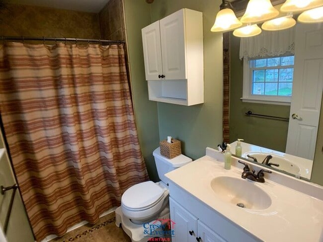 Building Photo - Spacious Niles Single Family