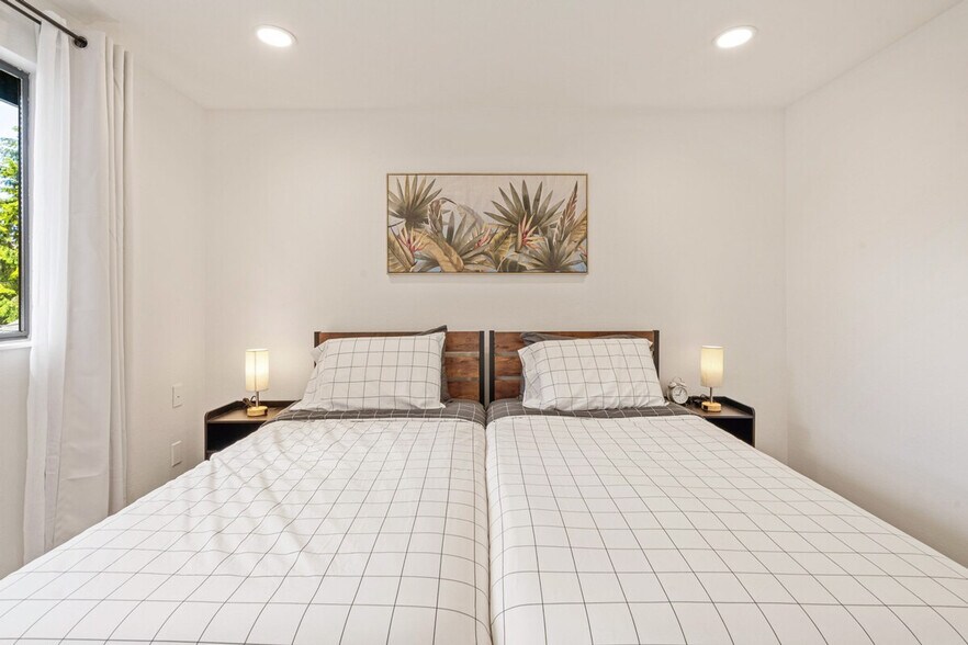 Building Photo - 14808 11th Pl W