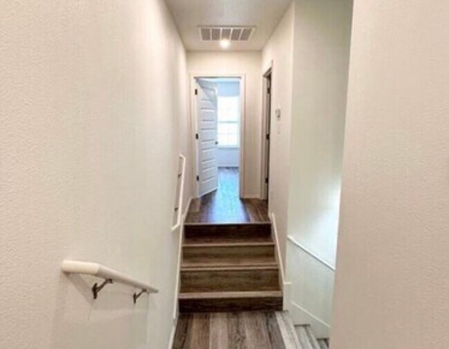 Building Photo - 4223 W Santa Fe St