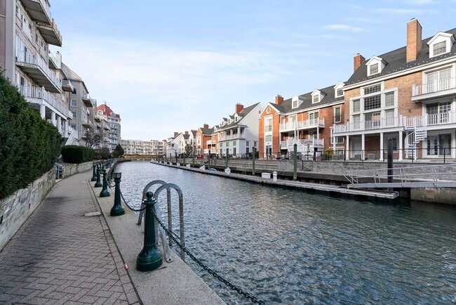 Building Photo - 200 Shearwater Ct W