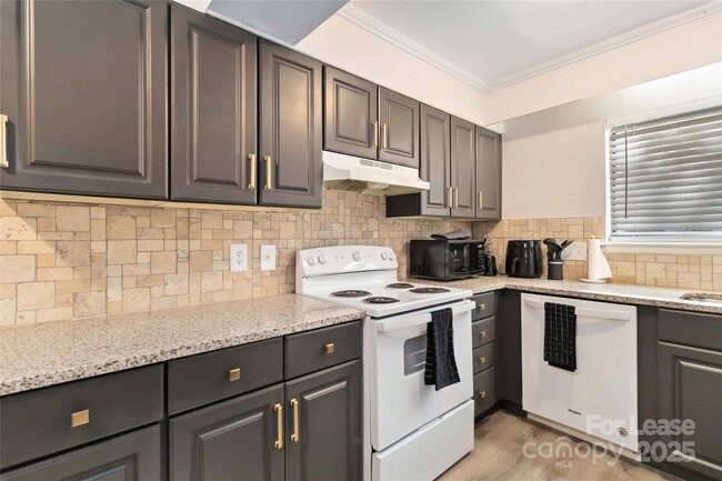 Building Photo - 4803 Spring Lake Dr
