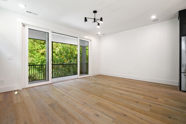 Building Photo - 4-bedroom, 4-bathroom Custom Home in Durha...