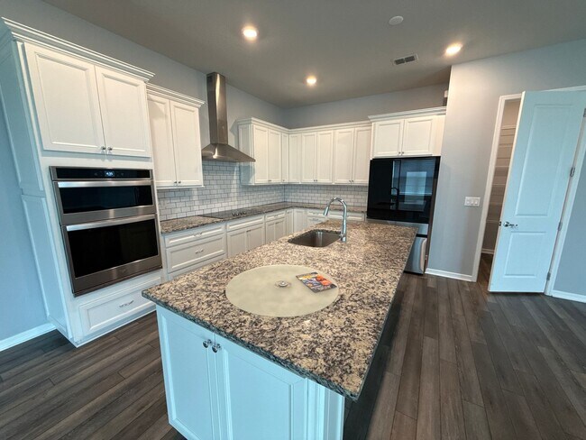 Building Photo - 12970 Brookside Moss Dr