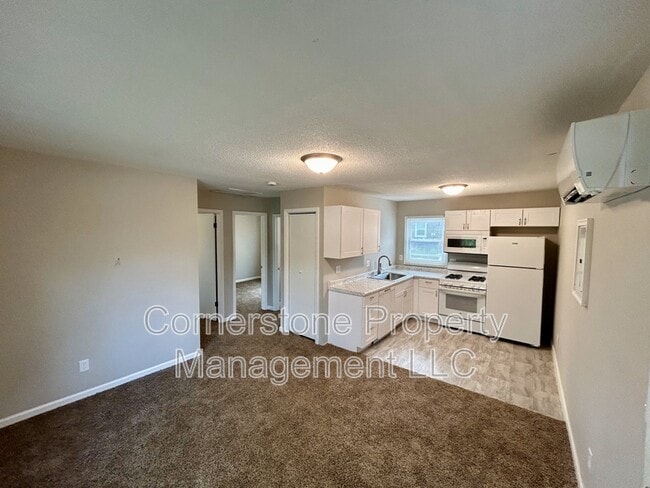 Building Photo - 8160 Oak Dr