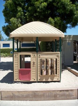 Building Photo - 39 Goldenrod