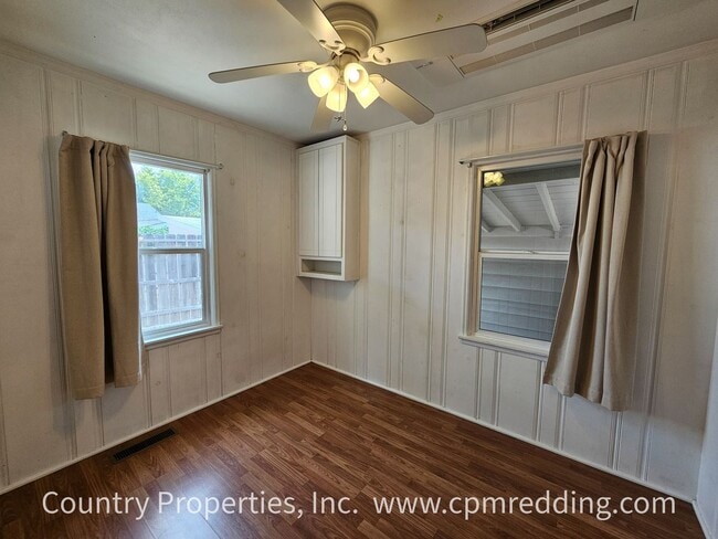 Building Photo - Charming Downtown House with Modern Amenit...