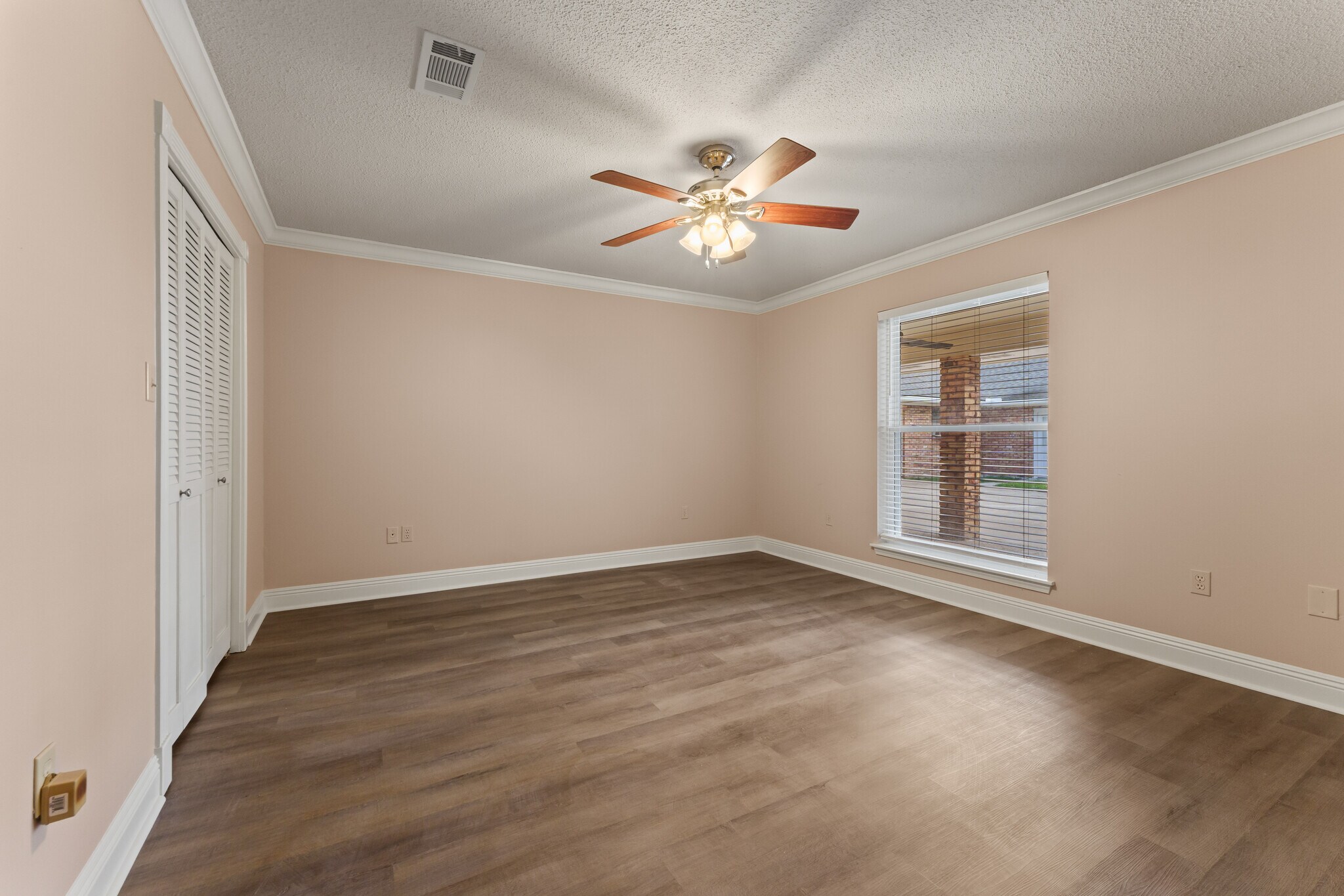 Building Photo - 601 Rue Cannes