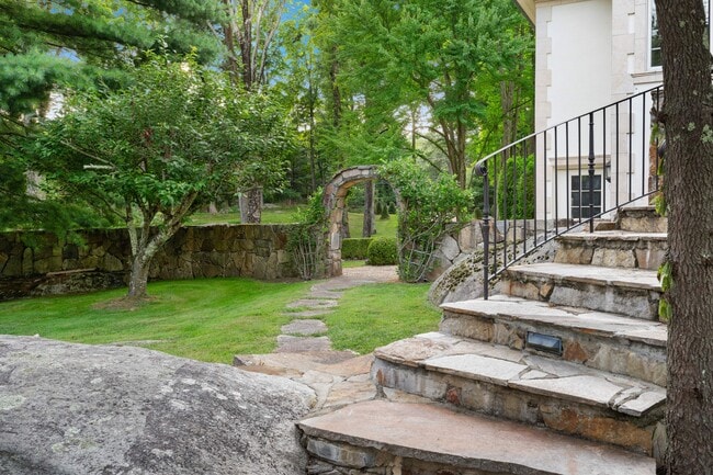 Building Photo - 367 Riversville Rd