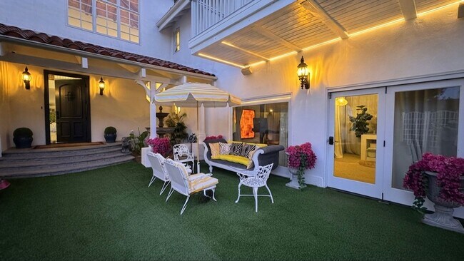 Building Photo - 1423 Floresta Pl
