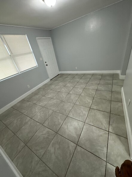 Building Photo - 2004 Palafox St