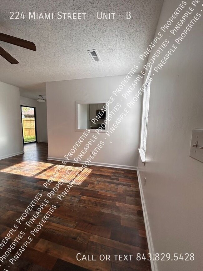 Building Photo - 224 Miami St