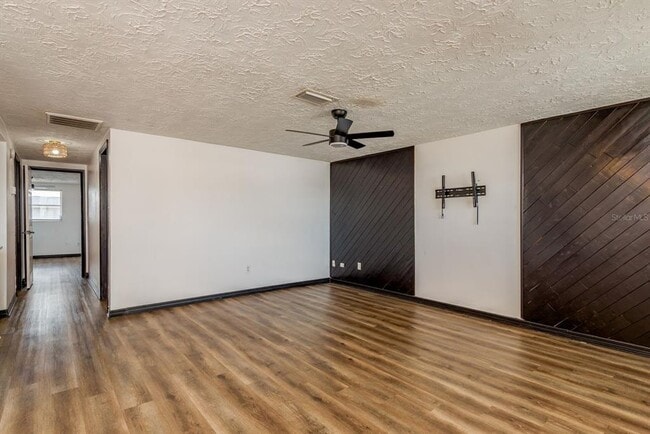 Building Photo - 3332 Chauncy Rd