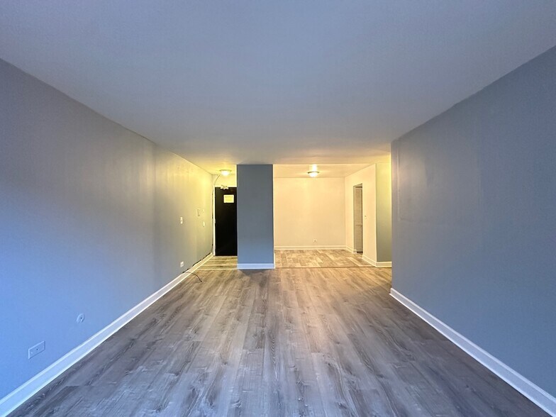 Building Photo - 3825 N Pine Grove Ave