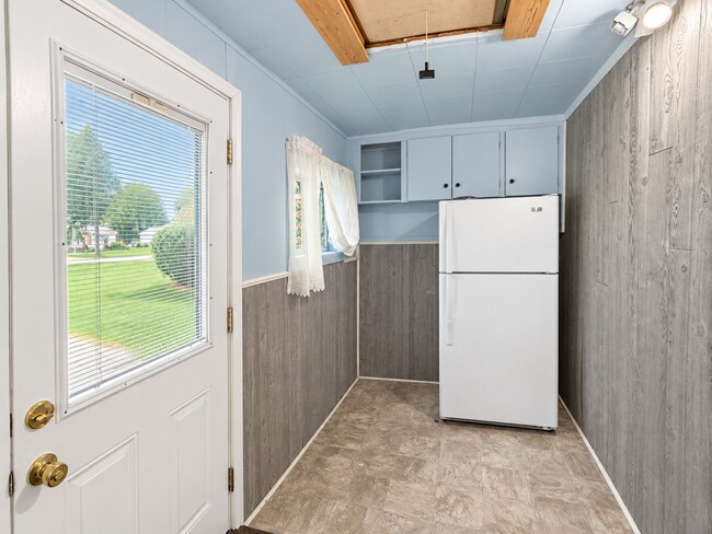 Building Photo - 6030 Cotter Ave