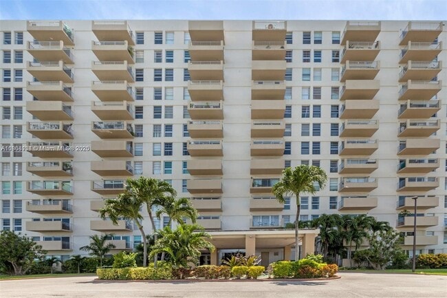 Building Photo - 880 NE 69th St