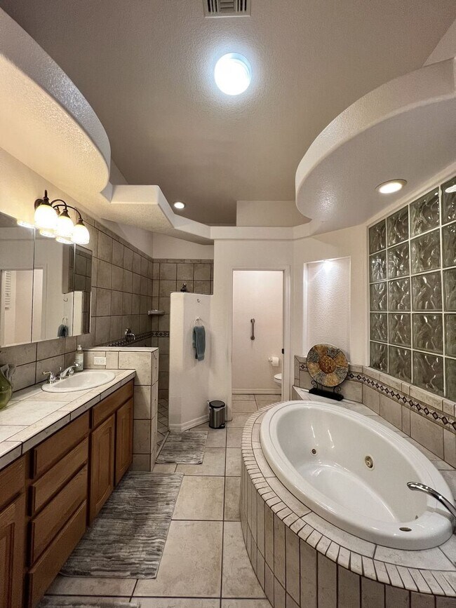 Building Photo - 2237 San Juan Dr