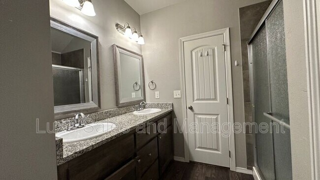 Building Photo - 4716 River Mesa Dr