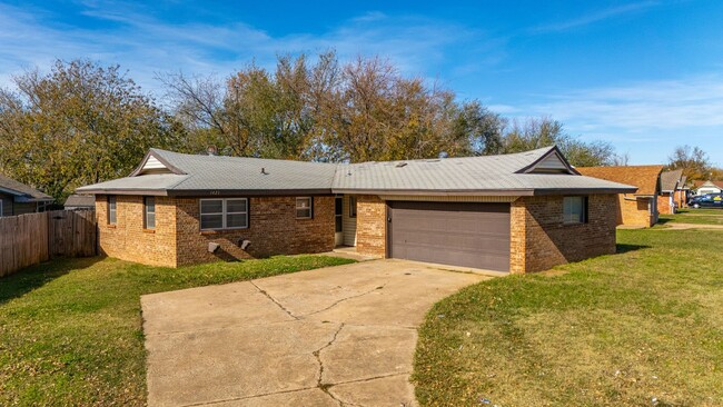 Building Photo - Gorgeous 5-Bedroom Home!