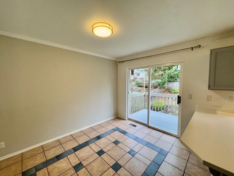 Building Photo - Lynnwood Home