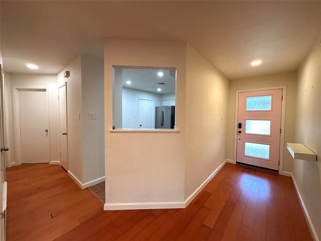 Building Photo - 2711 Wilcrest Dr