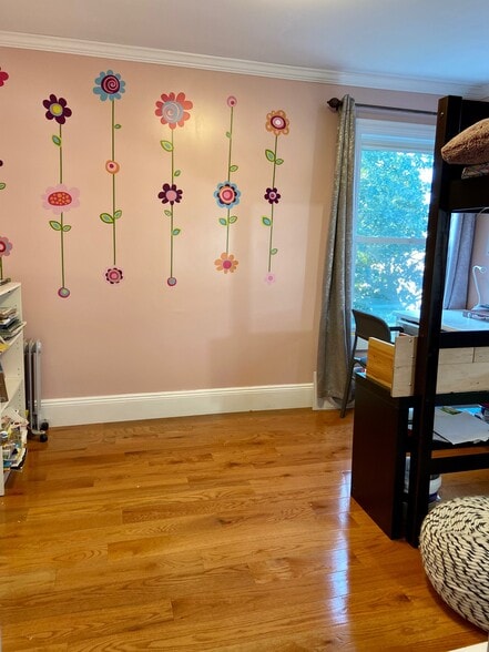 Building Photo - 5 Sheridan Cir