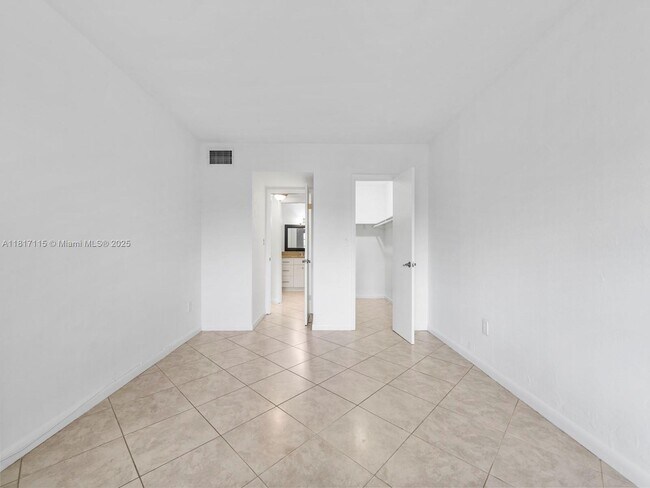 Building Photo - 14034 SW 90th Ave