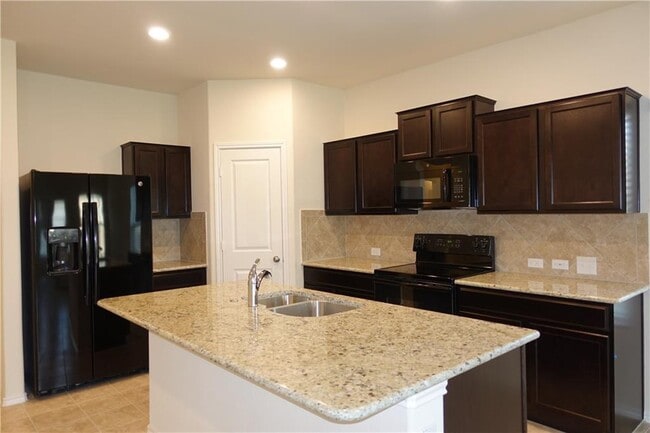 Building Photo - 1001 Hillrose Dr