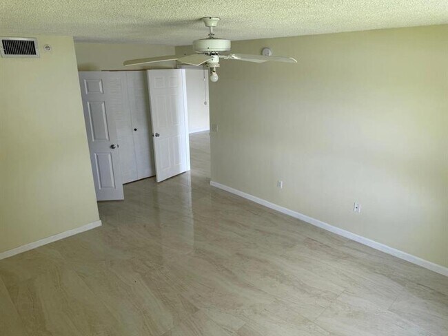 Building Photo - 5061 Wiles Rd