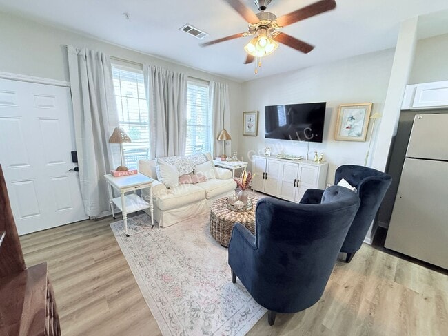 Building Photo - 3BR/3BA For Rent