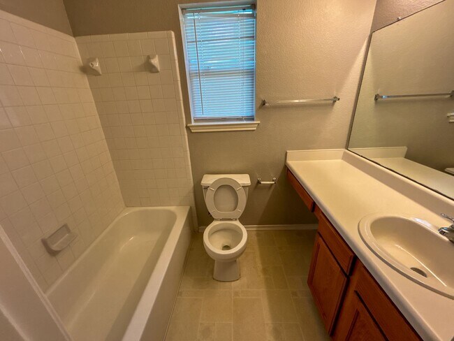 Building Photo - Cozy 3/2 house in Joseph Edward Subdivision