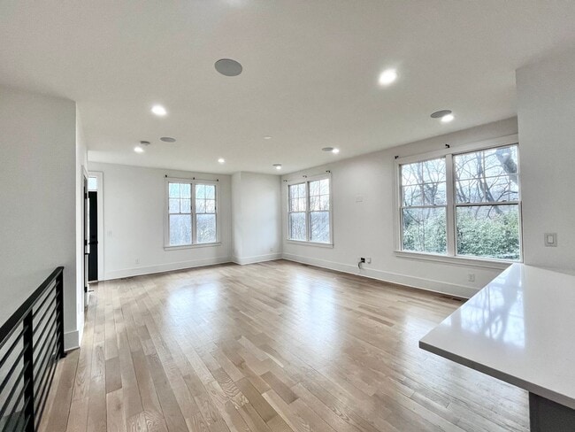 Building Photo - 614 West Blvd