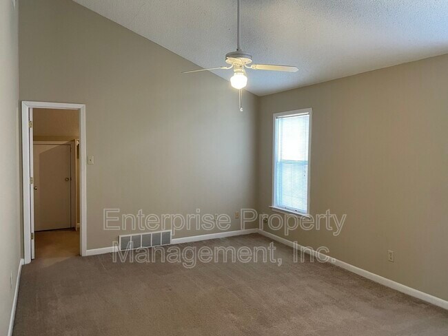 Building Photo - 384 Sherburne Cove