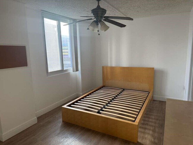 Building Photo - 850 N Miami Ave