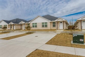 Building Photo - 1010 Biloxi Dr
