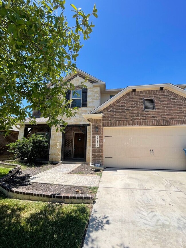 Building Photo - 22427 Carriage Bush