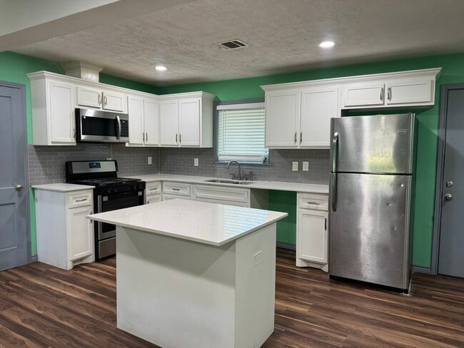 Building Photo - 5846 Westover St