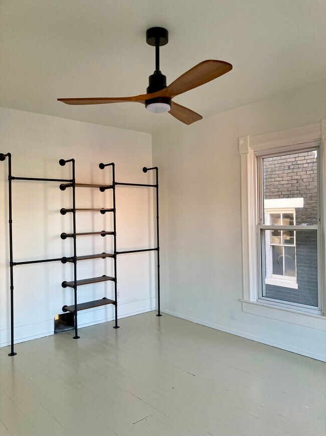 Building Photo - 415 3rd St