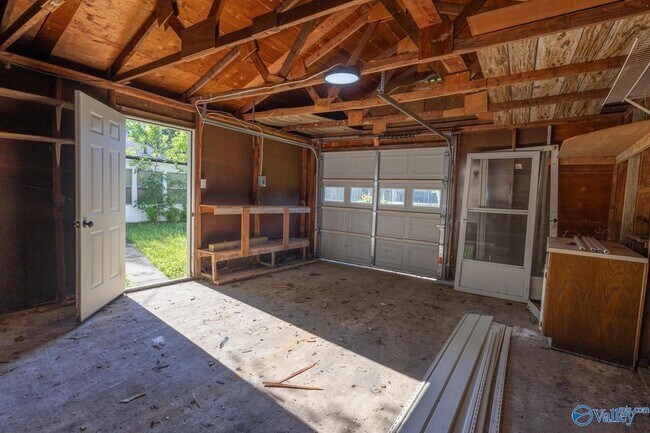 Building Photo - 1220 Kathy Ln SW