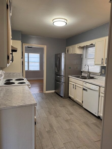 Building Photo - 4973 Greenway Rd